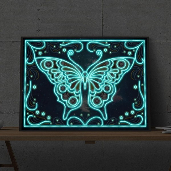 Schmetterling | Im Dunkeln leuchtend 30x40cm